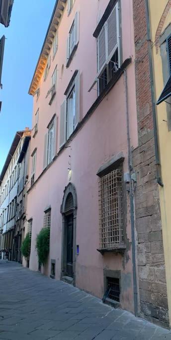 Ferienwohnung Loft Moderno Ubicato Nel Centro Storico Di Lucca Exterior foto