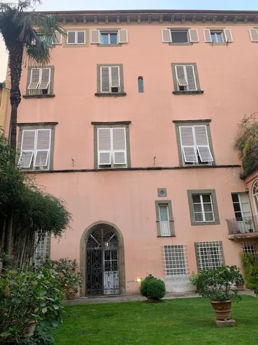 Ferienwohnung Loft Moderno Ubicato Nel Centro Storico Di Lucca Exterior foto