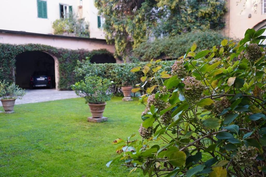 Ferienwohnung Loft Moderno Ubicato Nel Centro Storico Di Lucca Exterior foto
